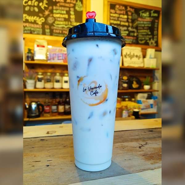 MetroDeal_Phils's tweet photo. Mukhang kaka-suweldo lang natin ah! 💸💸💸 Kapag nag-aya ng libre si tropa, huwag mag-alala! 😉
➡️ https://t.co/J9kuD8bXY9
Treat your best bud with thirst-quenchers from La Veranda Cafe. Enjoy their coffee and milk tea offerings at 31% off! 🥤
#metrodeal #laveranda https://t.co/zLzv8wVseZ