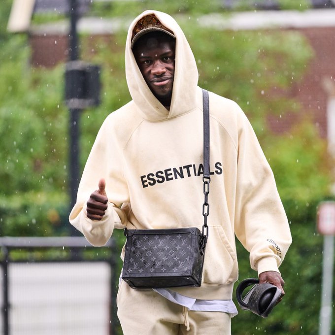 E4ZH-VDWQAUkoPy?format=jpg&name=small