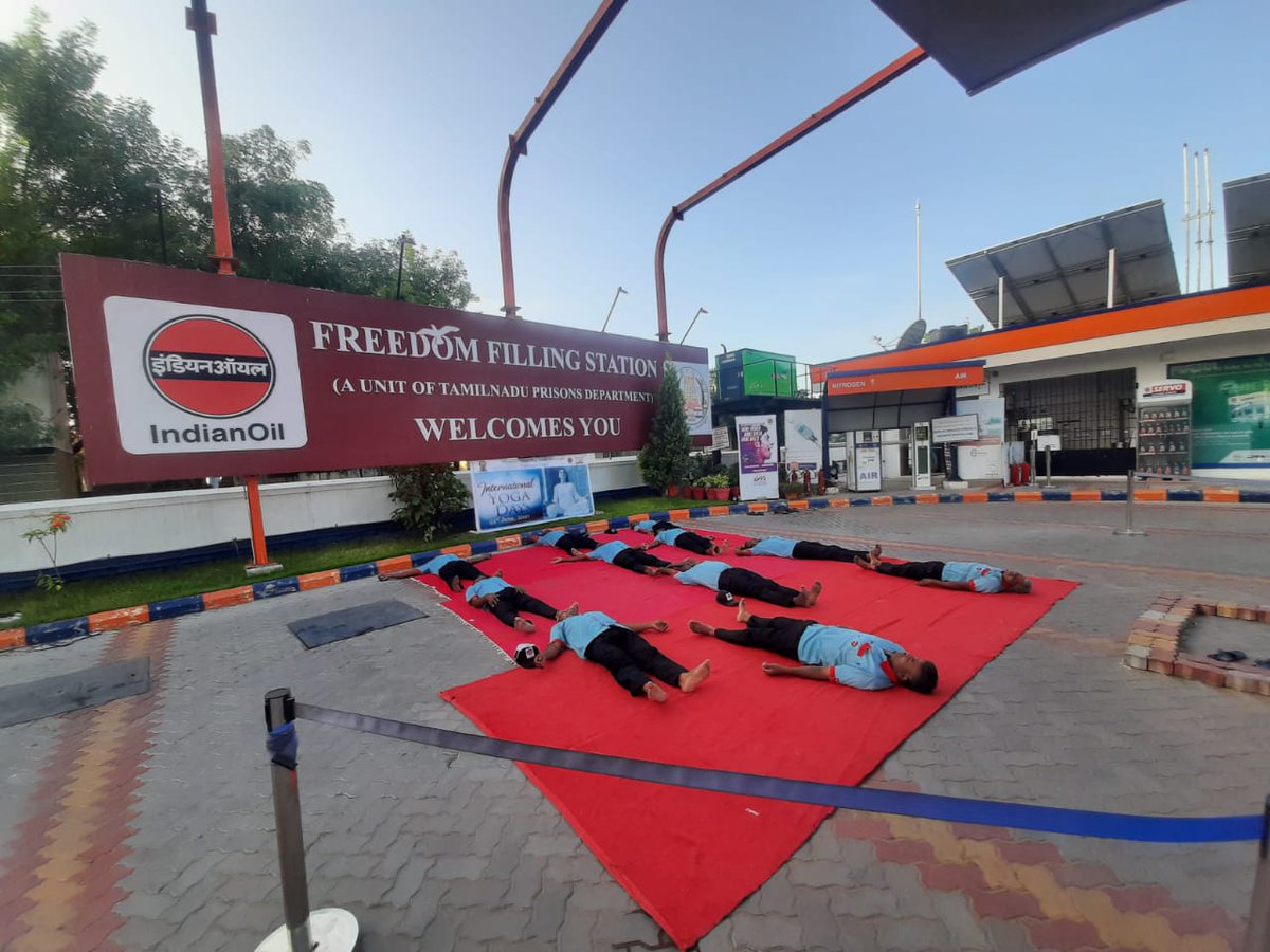 International Yoga day was celebrated at Freedom Filling Station, Vellore. As a part of PARIVARTAN - PRISON TO PRIDE initiative of Indian Oil.#InternationalYogaDay <a href="/IndianOilcl/">Indian Oil Corp Ltd</a> <a href="/EdTamilnadu/">V C Asokan</a> <a href="/IOCLTamilnadu/">IOCL Tamilnadu</a> @VigyanKumar