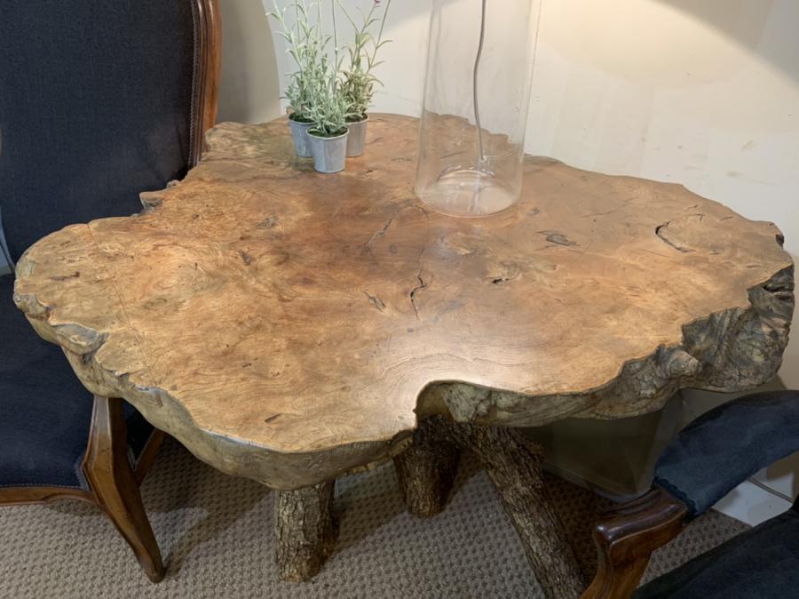 AntiqueTables1's tweet image. Add an exotic touch to your space with a side table that looks stunning like this live edge elm table.

Price : £1,350
bit.ly/3vJ5kL5

#sidetable #antiquetable #elmtable #antique #furniture #interiordesign #decor