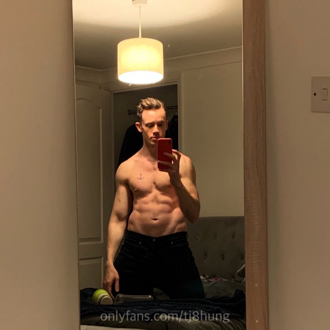 Mirror mirror on the wall ?? https://t.co/0w6IE9ai74