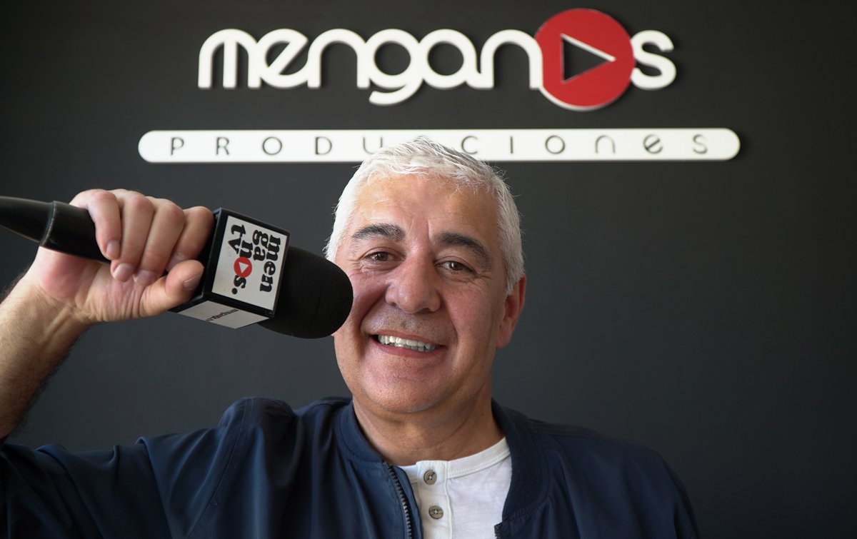 ¡Muchas felicidades Luis! Pastel de cumpleaños
Gracias por acompañarnos, es un placer compartir momentos contigo. Signo de manos aplaudiendo
🗣 Tu voz, ya forma parte de nuestra historia.
¡Disfruta del día! Cara guiñando un ojo