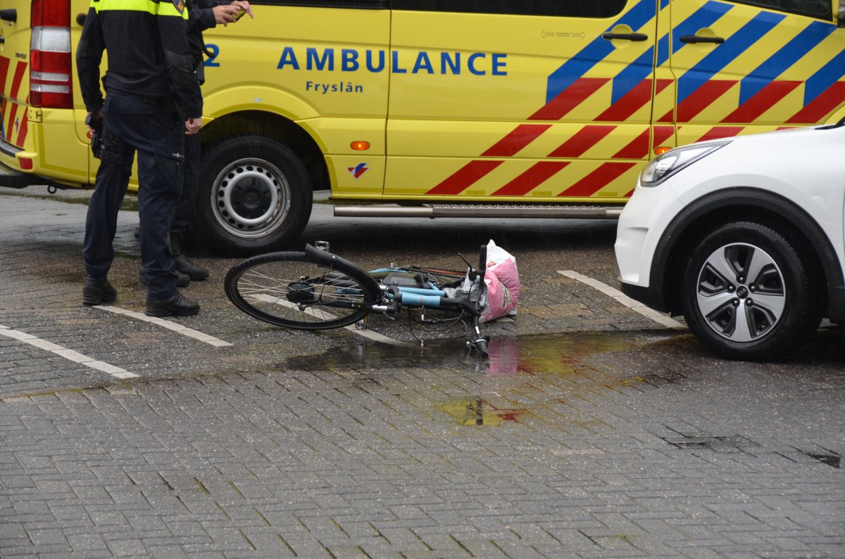Fietser en scooterbestuurder gewond bij ongevallen in Leeuwarden :..