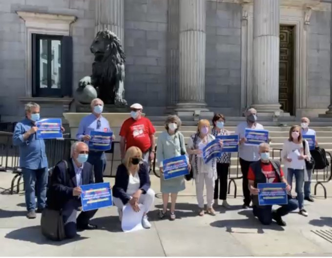 💪We won't stop until everyone's right to protection against Covid-19 is guaranteed.

✍️Help us get to 1 million signatures for our legislative proposal to the <a href="/EU_Commission/">European Commission</a>: noprofitonpandemic.eu

📸Some images of our protests of the last weeks.🇧🇪🇪🇸🇳🇱