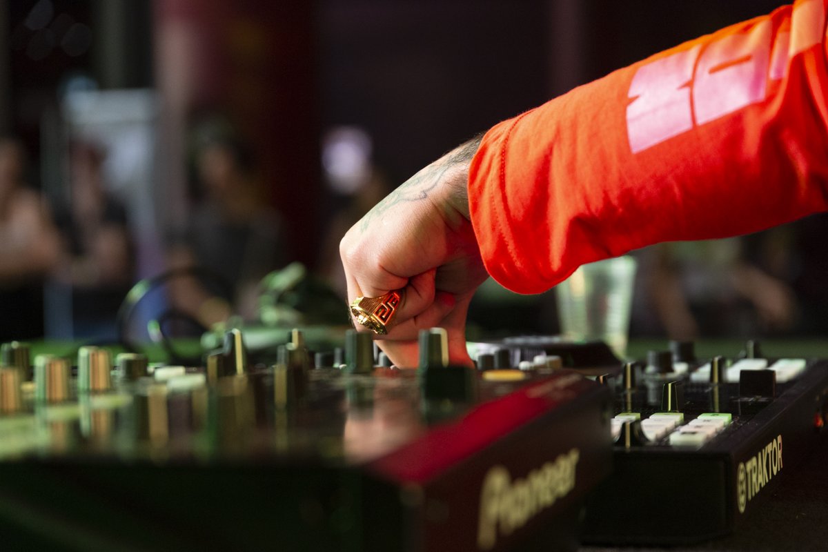 quaibranly's tweet photo. #HipHopCollections #ExAfrica

🔥 Célébrez la Fête de la musique avec nos playlists, en écho à #ExAfrica et #HipHopCollections !

🎶 https://t.co/9ncXrKCOZ0 https://t.co/Np33yvAICr