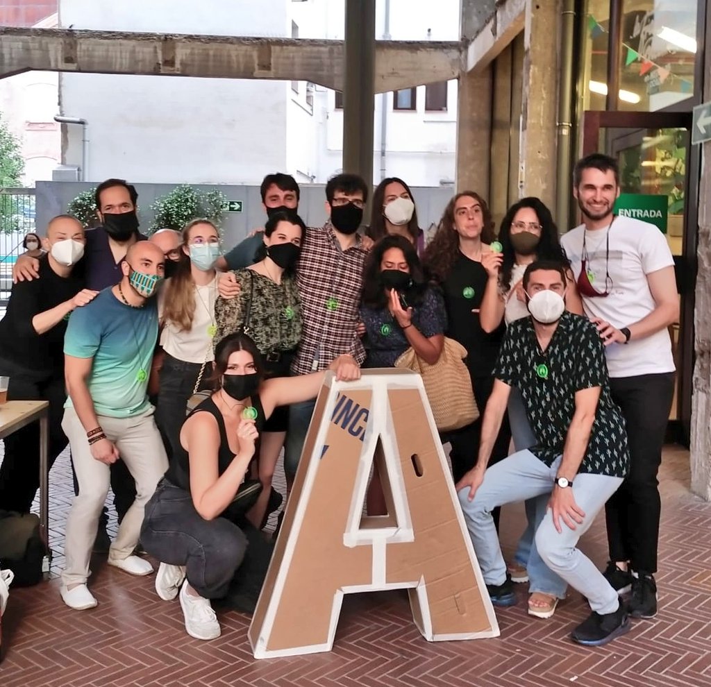 autofabricantes's tweet photo. Y para acabar, GRACIAS al fantástico equipo de #Autofabricantes, sin vosotras no seria posible. Por la perseverancia, conocimiento, experiencia, energía, confianza, ilusión y cariño. Sois lo más! Sigamos!!

Tras 16 meses trabajando online nos hemos podido abrazar! 💛💛💛 https://t.co/CcDATF75Gb