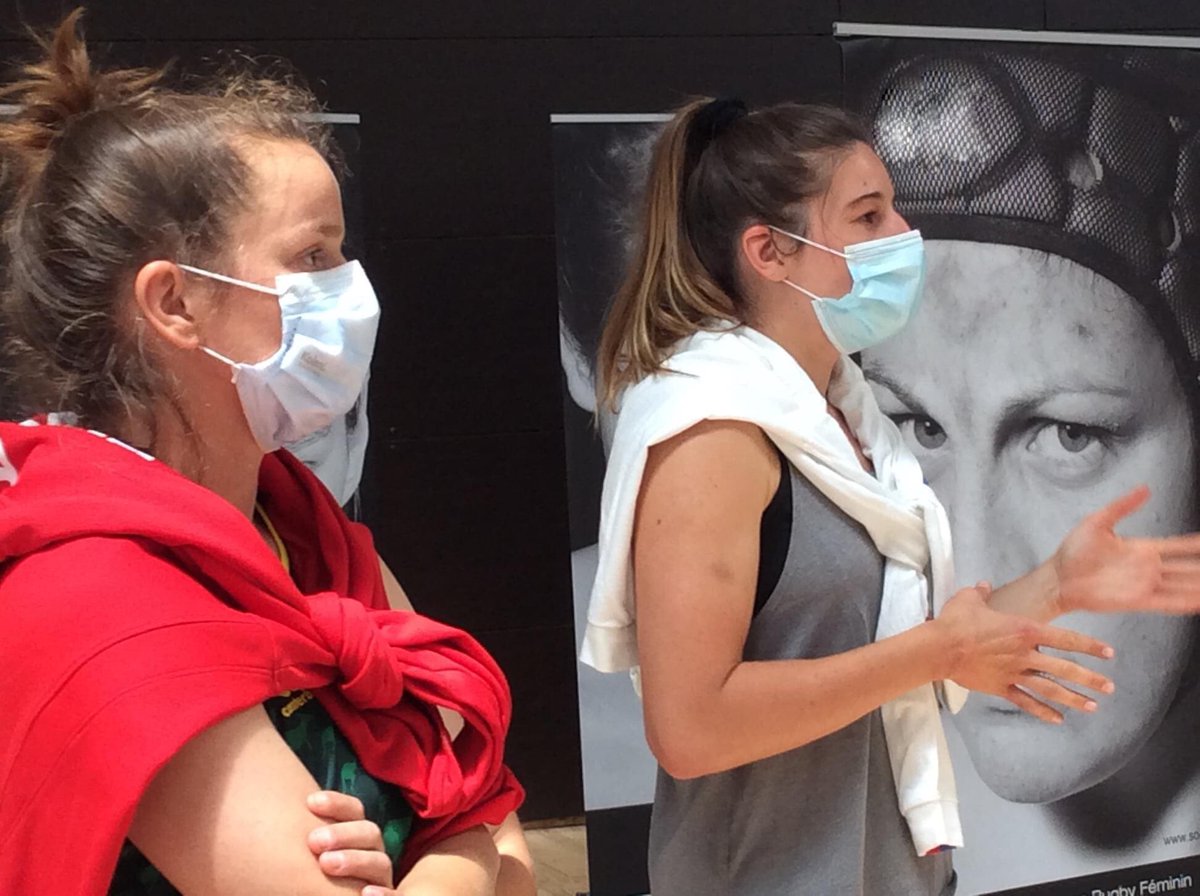 3 de nos joueuses sont intervenues au lycée Victor Hugo pour échanger sur le sport féminin ! 

Retrouvez l'article complet 👇
bit.ly/3cTwI2k