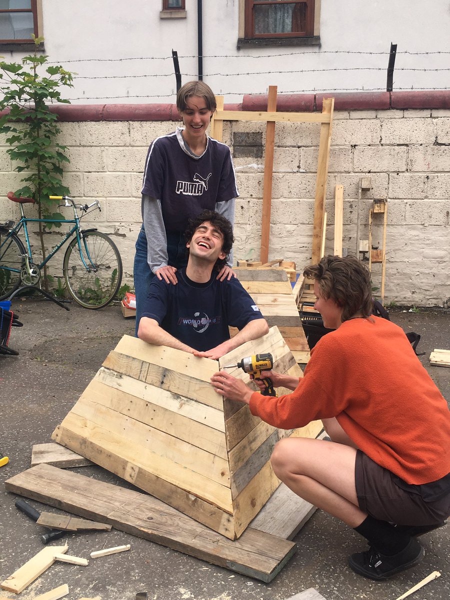 Rachel_RWalker's tweet photo. All the while #FareAndCare group carry on finishing up the apple tree planters for our #FlyingForest (thanks @hollywhite_ for the name) x https://t.co/sUyDiNlcFJ