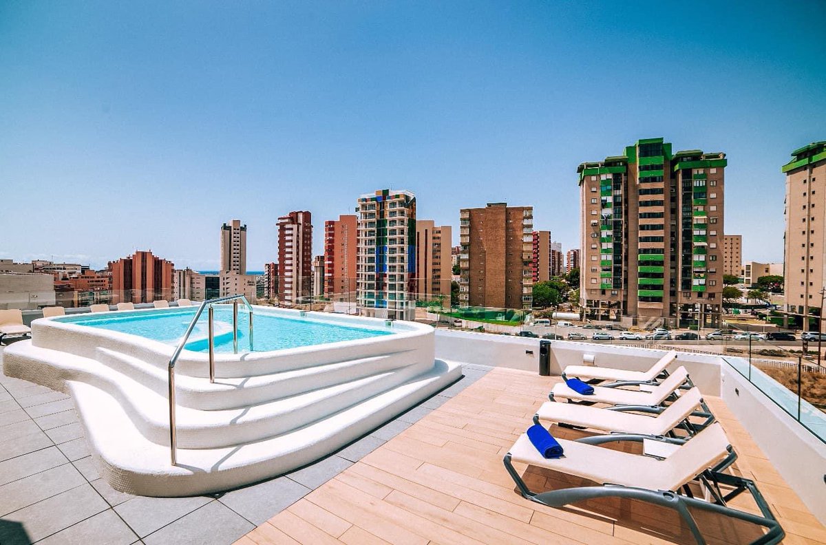 hotel_carlos1's tweet photo. 📢3 piscinas diferentes para toda la familia, a 10 minutos de la playa, y muy cerca del ocio de Benidorm.
🔊3 different swimming pools for the whole family, 10 minutes from the beach, and very close to Benidorm's leisure facilities.
#HotelCarlosI #CSHoteles #Benidorm https://t.co/8iNz8TBEiW
