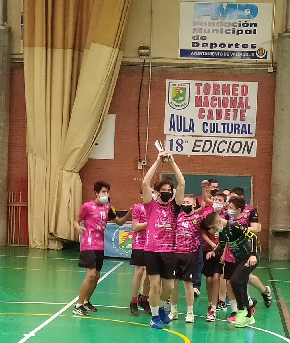 BmAulaCultural's tweet photo. Magnífico broche del equipo Inf Masc de @luisredondo78 con el triunfo en la Final de la Copa de Castilla y León que se jugó contra @atlvalladolid. Imbatido en su grupo de Clasificación pasó directamente a cuartos de final dónde les eliminó @bmvillaaranda para ganar todo después. https://t.co/fWdZIWv5ij