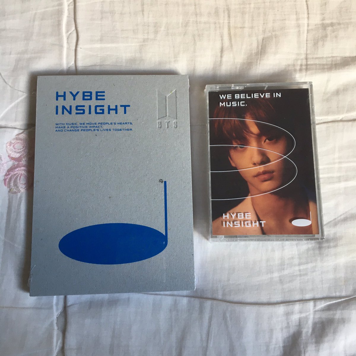 (21/06/64) HYBE insight official merch

ของมาถึงบ้านเพิ่มแล้วนะคะ เราแพคจัดส่งของให้วันพรุ่งนี้ค่ะ เฉพาะคนที่หารของบังทันก่อนนะคะ เนื่องจากยังไม่ได้รับตัวโปสการ์ดทีเร้กมาอีกค่ะ 

ถ้าร้านแจ้งว่าของส่งกลับไทยแล้วจะอัพเดตอีกครั้งค่ะ ตามของให้อยู่เรื่อยๆน้า 🥺🙏🏻
#MoArmyYou_update