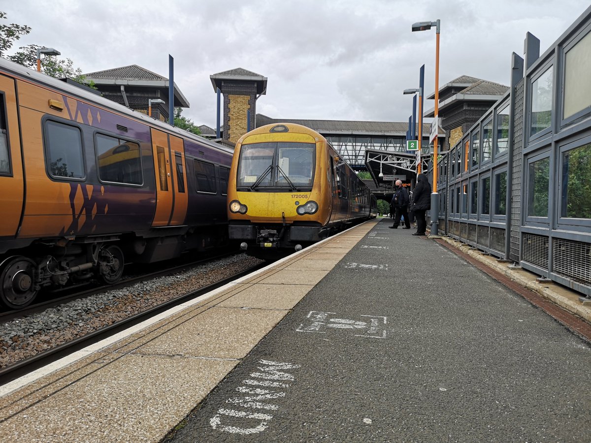DownOnTheStour's tweet image. Welcome to Monday where today I feel like Turbo Man! 😂

We started off on 172006 to Birmingham Snow Hill and we are now one ex @chilternrailway 172104. ✌️

Let's go! It's Turbo Time 😎

#DispatchersOfTwitter #class172 #class168 #turbostar #bombardier #turbotime @WestMidRailway