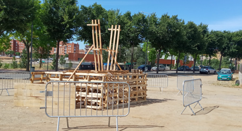 RadioSabadell's tweet photo. A les 11:30 #AlMatí:
🔺 ''La virtud en la montaña" de Pablo Batalla
🔺 El Torrent del Capellà cremarà una falla per #SantJoan
🔺 Taller de cosmètica natural @femarrels
🔺 Lectures negres i @DamesdelCrim
🔺 Videojocs a #TechHunters amb @kittlab
📻94.6
▶️https://t.co/3gfxpIyXef https://t.co/6lTBh7HNms