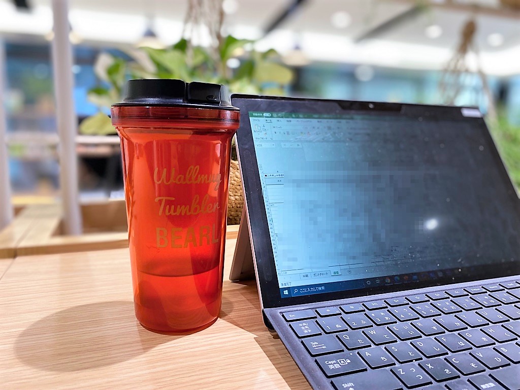 maruigroup's tweet photo. 6月は #環境月間🌱
街のカフェなどでもマイボトルにお水💧をチャージできる #QSUI では #マイボトルのある暮らし の輪を広げています📢
https://t.co/im5v3nrrzJ
私たちもQ-SUIサービスを利用して、お水や自分のお気に入りのお茶と一緒に仕事をしています😋☕️ https://t.co/YlGeNJne1K