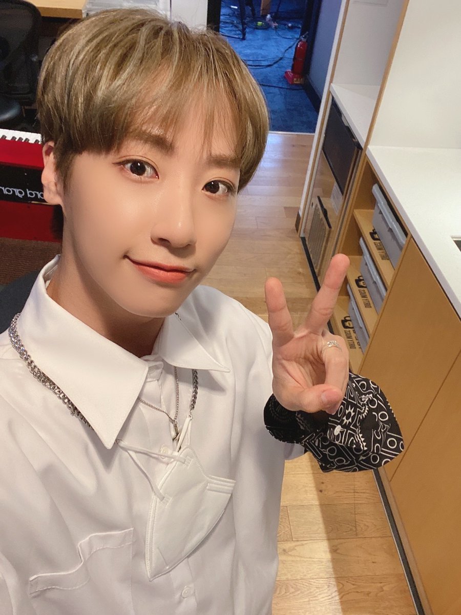 Astroha_France's tweet photo. 📷| 210621 | FACT IN STAR

Le prochain groupe invité par #MJ dans "Fact iN Star" sera 🥁 #ONEWE ! 🎸 

Rendez-vous les jeudi 24 et vendredi 25 juin, à 15 h (🇫🇷) pour découvrir ce band incroyable !

cr. @factinstar
Manon | Astroha_France
@offclASTRO | #ASTRO | #아스트로 | #원위 https://t.co/OieCiLFVhV