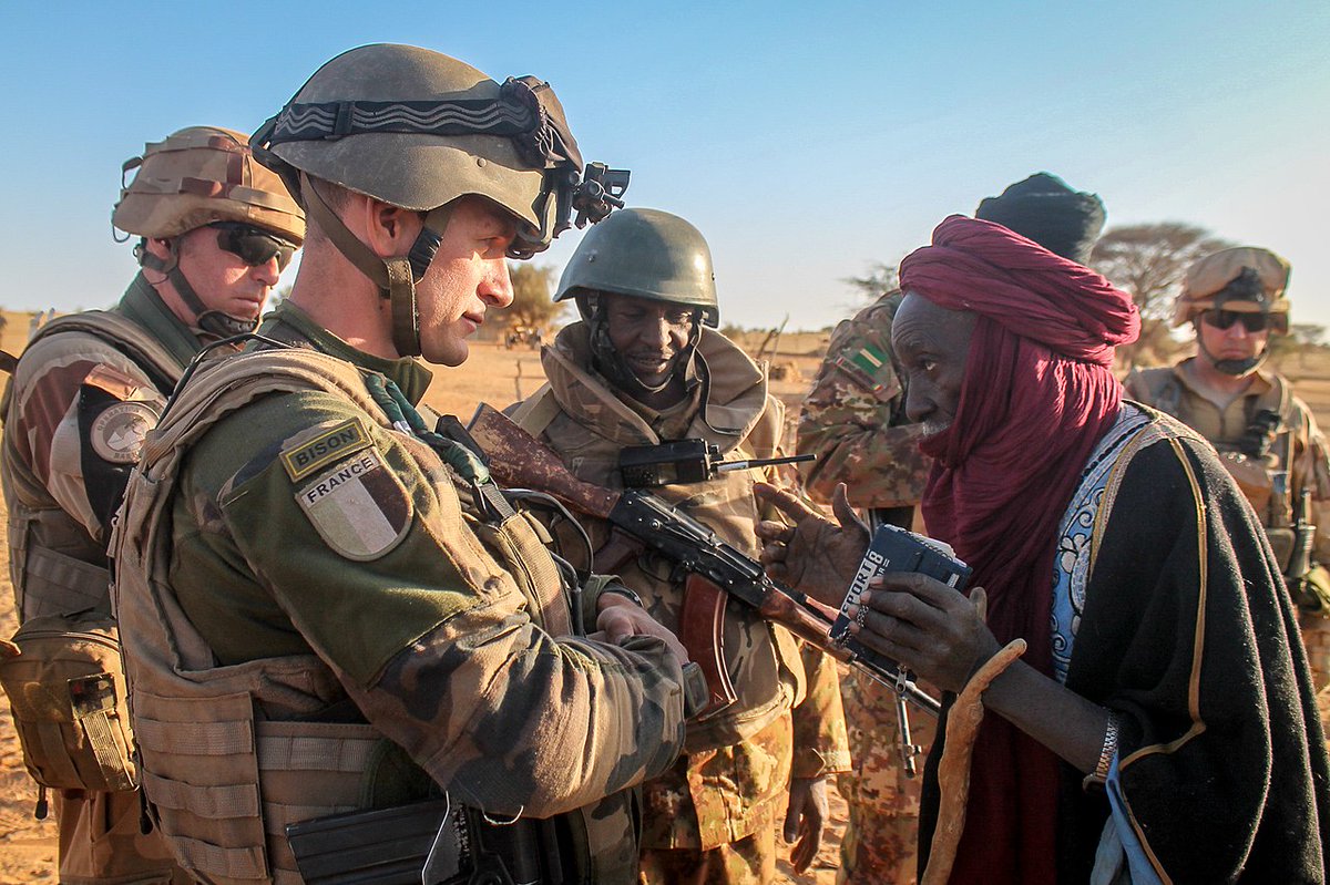 gijnAfrique's tweet photo. "Le #Mali est à la France ce que l’Afghanistan est aux États-Unis". 

Enquête de @newhumanitarian &amp; @SPIEGEL_English sur les victimes civiles de l'intervention militaire française dans le Sahel depuis 2013. 

Thread https://t.co/kpL6Q3v0Lt