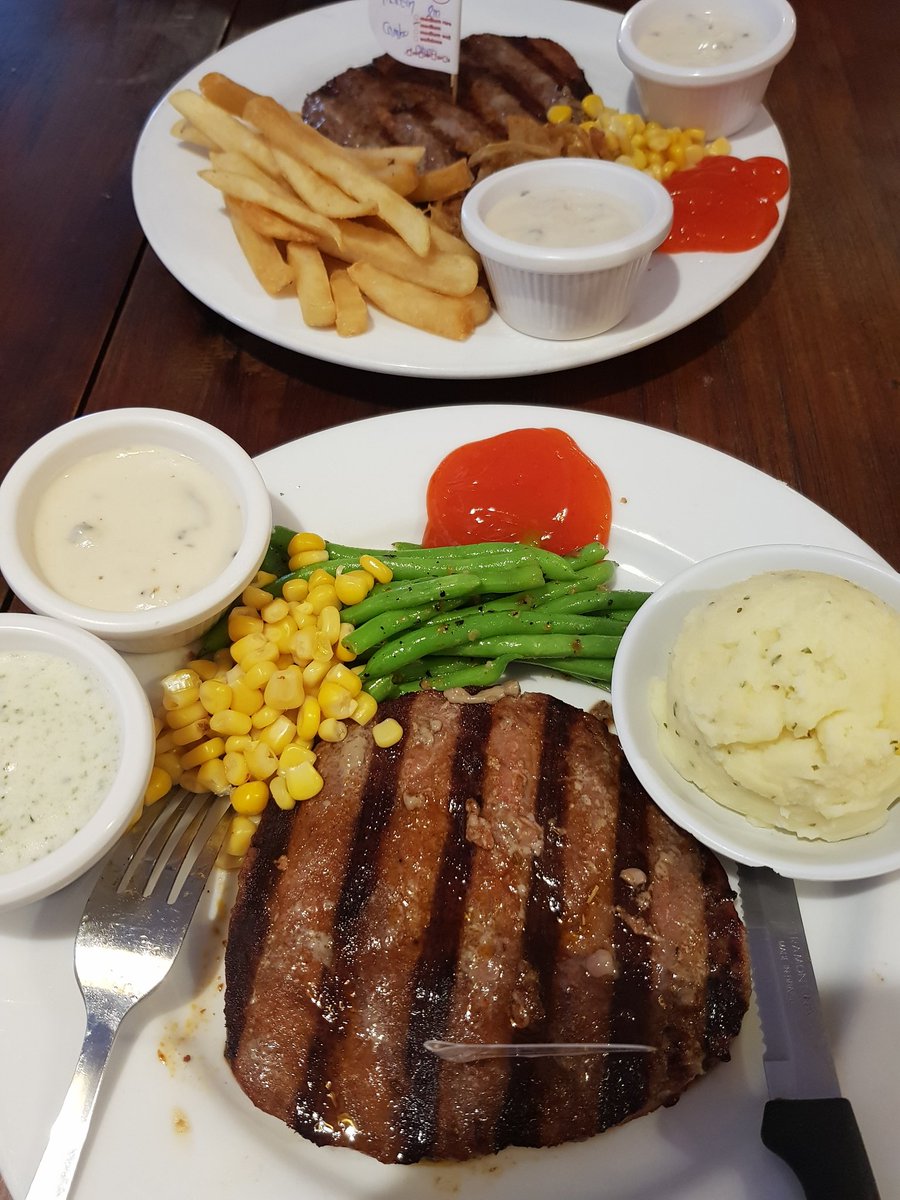 selalu enak <a href="/steakholycow/">Holycow! Steakhouse</a>