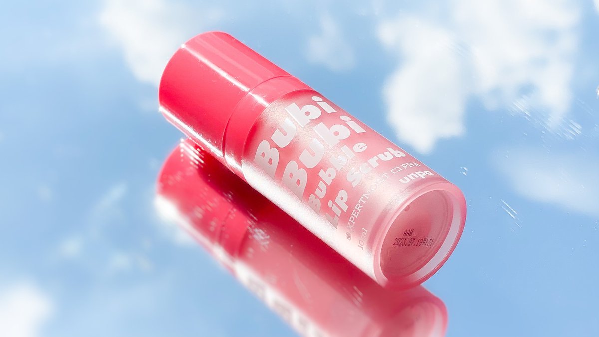 gmmgamm's tweet photo. มาแนะนำไอเท็มสำหรับสาวปากแห้ง Bubi Bubi Bubble Lip Scrub 💗 กลิ่นพีชหอมมากกก พอทาเจลลงไปจะเกิดเป็นฟอง นุ่มนวลๆ พอฟองลดลง ใช้นิ้วถูเบาๆ แล้วล้างออกด้วยน้ำหรือเช็ดด้วยทิชชู่เปียกได้เลย ขุยๆก็จะออกไปหมด หลังทำบ่อยๆริมฝีปากดูอมชมพู แถมชุ่มชื้นขึ้นมักก #ใช้ดีบอกต่อ https://t.co/H07ddnEUhi