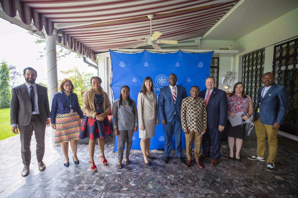 rebecca_kabuo's tweet photo. Avec madame Peterson,la sous-secrétaire d’Etat à l’intérim des USA pour la démocratie,les droits humains et l’emplois,Ns avons participer à la table ronde de la société civile sur les droits humains entre la RDC et les USA pour discuter de la paix et de la sécurité en Rd Congo1/3 https://t.co/IaVt33JAaT