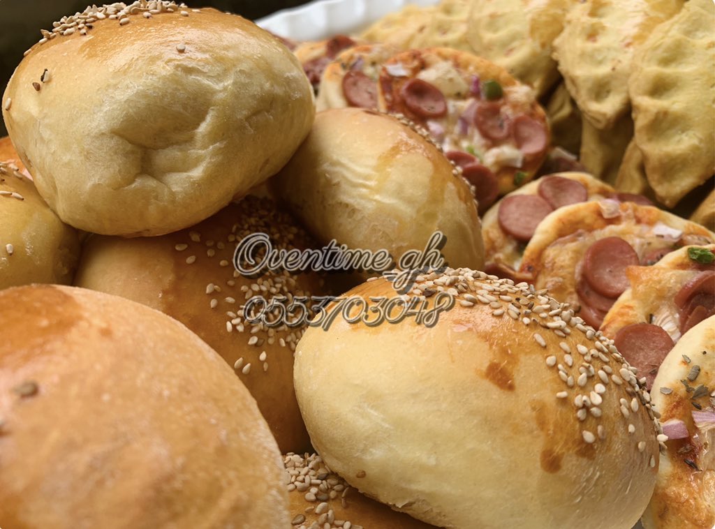 OventimeG's tweet photo. Freshly baked burger buns 💯Mini pizza,pies, mini quiche🎉. 

@OventimeG 🤩
.
#pastries #burgerbuns #miniquiche #pies #minipizza #oventimeG https://t.co/JQpbs4RIRE