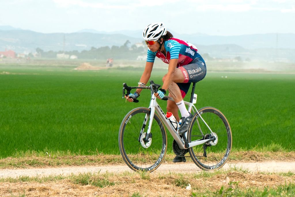 sltsport's tweet photo. 🌾Arrozales, caminos de tierra y ciclismo. El domingo se disputó la primera edición de la Clàssica @l_arros, prueba de la #CopaEspañaFemCofidis.

Consulta las clasificaciones completas en nuestra web: https://t.co/woudxEtiQh https://t.co/pf9SYDMd74