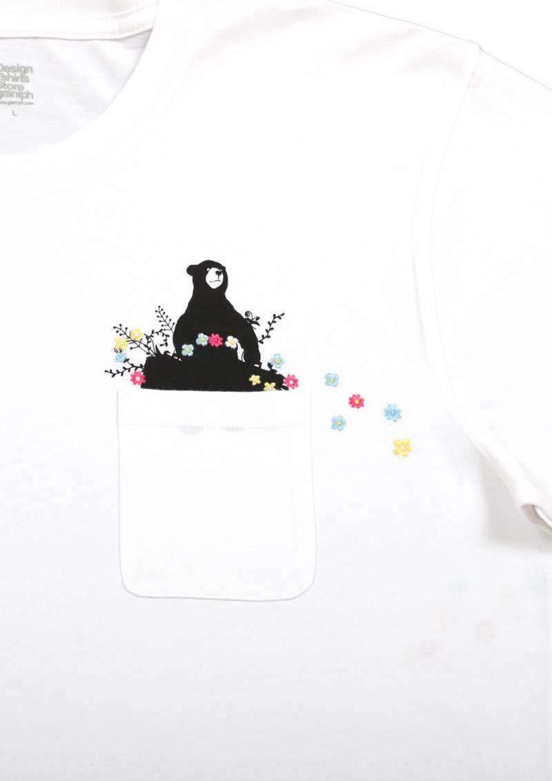 グラニフ ポケットtシャツ トランクベア 花が詰め込まれた大きなトランクを持ちお出かけするクマさんを胸ポケに刺繍 こぼれたお花が背面につながっています T Co Un3ssctfvw グラニフ Graniph