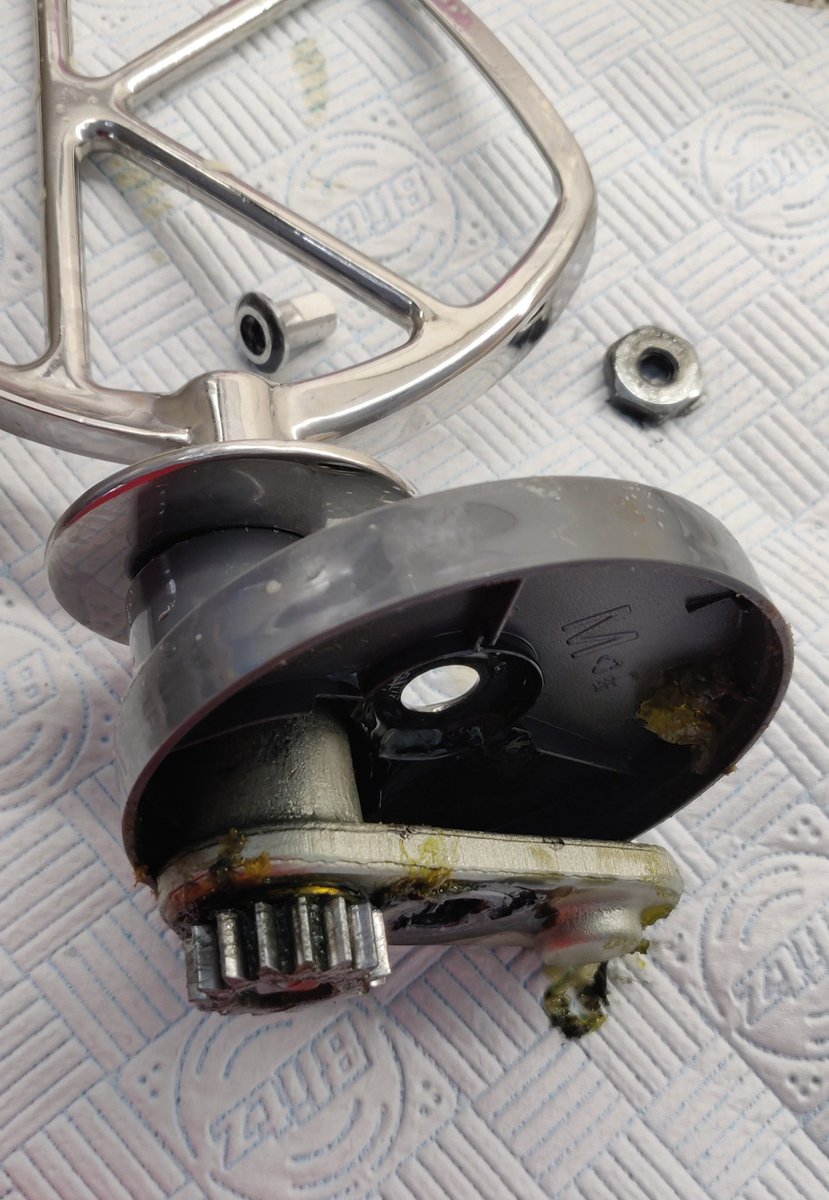 DellissimaCakes's tweet photo. Very disappointed that THIS happened with my #Kenwood #ChefXL whilst mixing a WEDDING cake! I need reliability, not wasted ingredients, time and expense. The splash guard plastic parts are very brittle, but I was prepared to put up with that for Kenwood name
@kenwoodworld https://t.co/DYGM8sQgrw