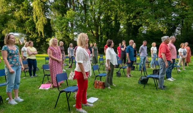 Bij Servus horen ze elkaar weer zingen -  almeloosweekblad.nl/nieuws/algemee…