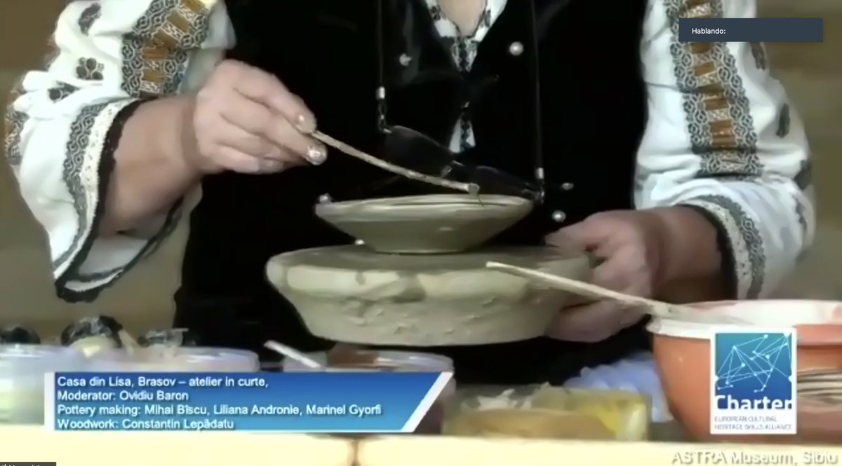 AllianceCharter's tweet image. 🔵We have enjoyed a wonderful broadcasted visit to the ASTRA Museum (📍Sibiu), where we were able to explore traditional crafts: #PotteryMaking, #Textile and #WoodenCrafts. 

📌Each craftsman shared their skills and knowledge, helping us to understand their backgrounds and needs.