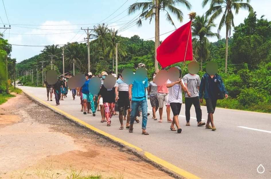 kzl_bjyxszd's tweet photo. The strike in #LaungLone Township staged a protest against the military dictatorship on the afternoon of June 21.

#WhatsHappeningInMyanmar 
#June21Coup 
#CrimesAgainstHumanity https://t.co/95lNMXGjWh