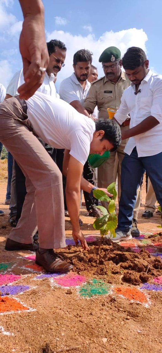 vcanmakechange's tweet photo. Happy Birthday to Krishna Bhaskar Sir.
@Collector_RSL 🙏 https://t.co/dWZ0J5ZhSU