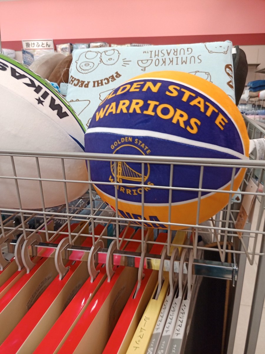 Zaku しまむらのオンライン予約限定販売の商品て予約してた人がキャンセルするか受け取り期限内に受け取りに来なかった時だけ店頭に並ぶシステムらしいけど意外とあることなんだな