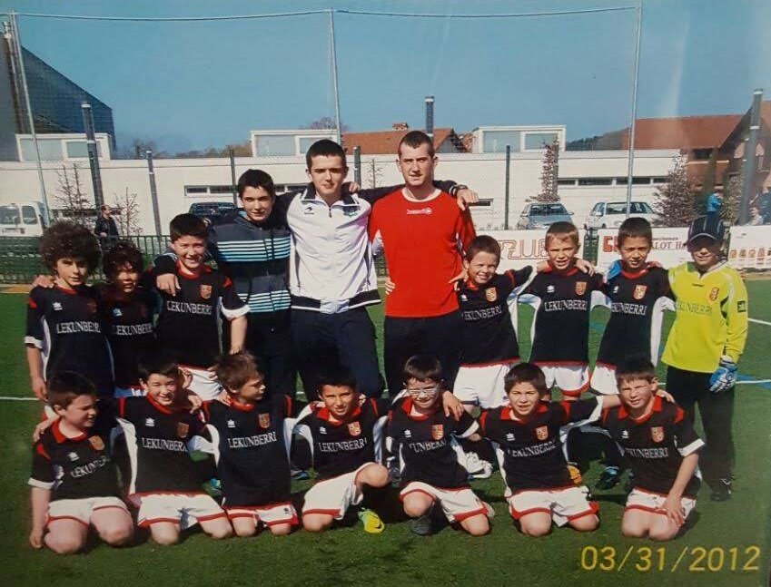 xantisaigos's tweet photo. TODO INICIO TIENE UN FINAL

Tras 10 increíbles años en el @BetiKozkorKE ha llegado el momento de despedirse.

Muchas gracias a todos los jugadores y entrenadores que me habéis acompañado, en especial a Mikel, Karlos, Andoni, Rodri, Jon Ander, Mitxel, Aitor y Alvaro .

❤️⚽ https://t.co/jnk8cnW4L6