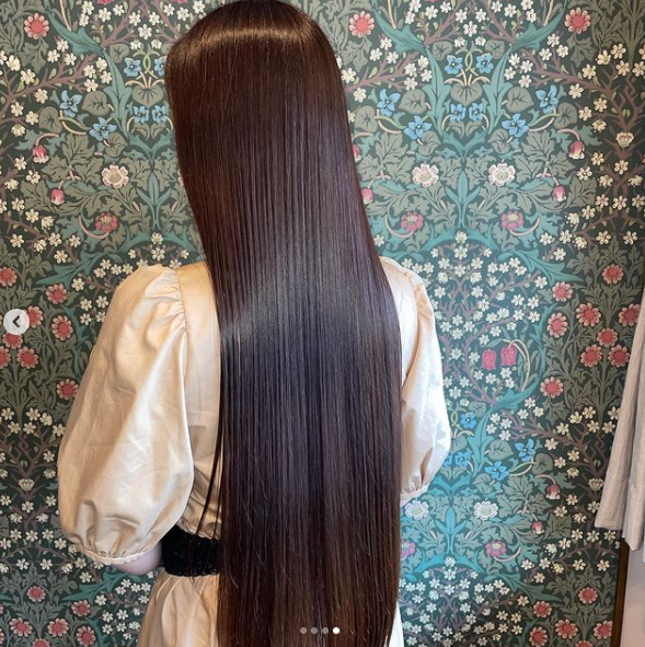 とても綺麗な超ロングヘア
instagram.com/p/CQLkuB2pKqi/