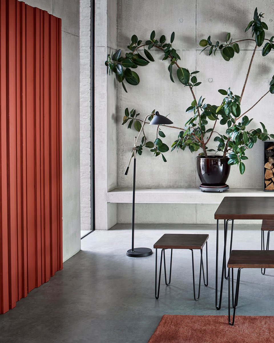 DanDuchars's tweet photo. Come over to the dark side. Brunel Dark Oak dining for @heals_furniture
.
.
Styling by dianacivilstylist
.
.
#healshome #happeningatheals #interiorsinspo #darkoak #interiors https://t.co/kwLc9ccFLa