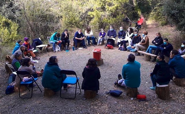 Grups de consum agroecològic, horts comunitaris, casals i bancs del temps, grups de criança compartida, etc. 

Són part d'un fenomen que proposa una altra manera de fer economia, les #EconomiesComunitàries.

🔎 Ajudes a fer-les + visibles? pamapam.org/ca/economies-c… 

📷 <a href="/CanPujades/">Can Pujades - Cooperativa de consum ✊🏽🥕</a>