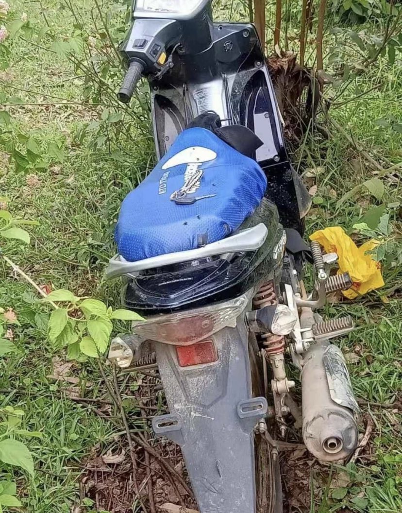 Missing Cleric in Kookhai Township, Shan State, died in handcuffs. The Guerilla shirt on his body and  the hat beside, were not his belongings. #WhatsHappeningInMyanmar #June21Coup <a href="/ChannelNewsAsia/">CNA</a> <a href="/CNN/">CNN</a> @MayWongCNA