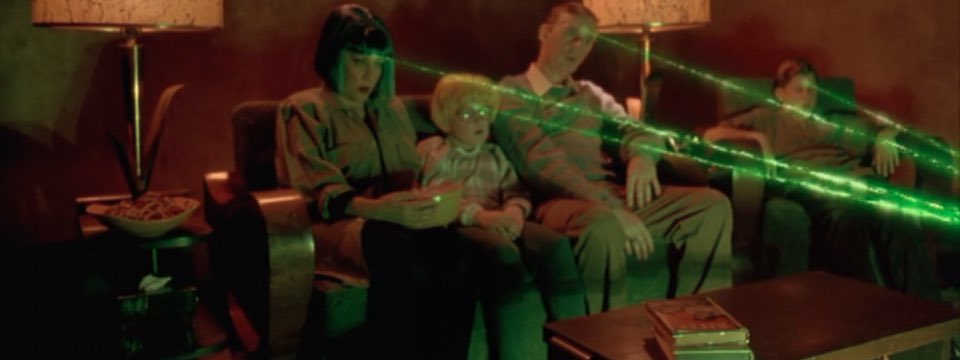 chuletadeosler's tweet image. El Perú viendo en la tele a will🤮x y #CriptoPoder