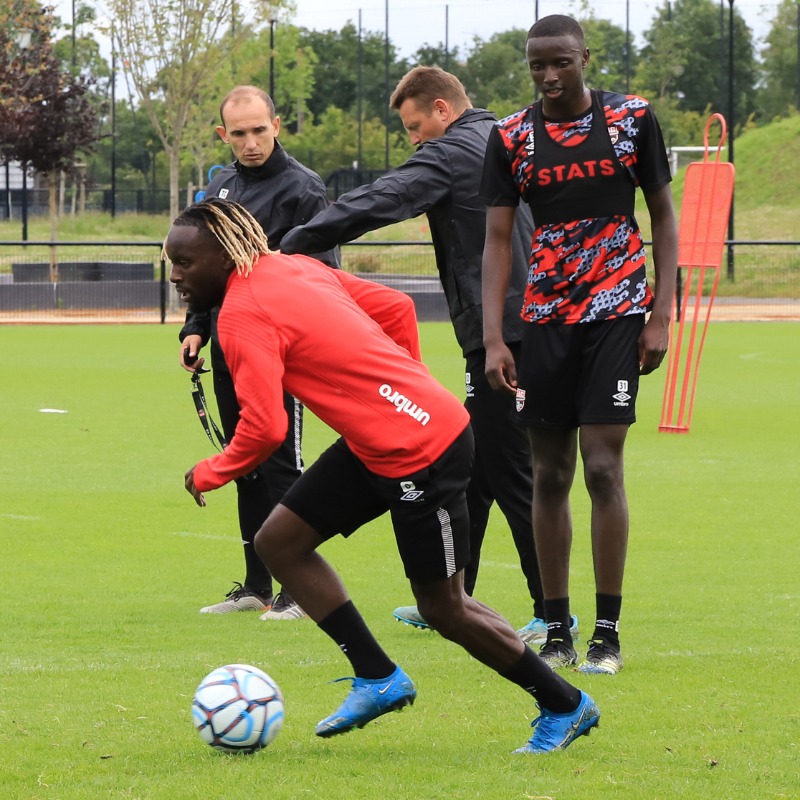 EAGuingamp's tweet photo. 🔛 Début d'une nouvelle semaine de #PrépaEAG au #ProPark. ⚡️
�� Plusieurs activités prévues pour les Guingampais ce matin : footing/aérobie, petits jeux de ballons et renforcement musculaire.