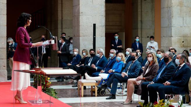 MasMadrid__'s tweet photo. 🔴 Ayuso acaba de nombrar a sus consejeros.

Negociadores con corruptos, homófobos declarados y los responsables de las decisiones más aberrantes de los últimos 2 años…

⁉️ ¿Quién es quién en el Gobierno de la Comunidad de Madrid? Ponemos cara al equipo que la acompaña [HILO] ⬇️ https://t.co/j6xGF4v6Vl