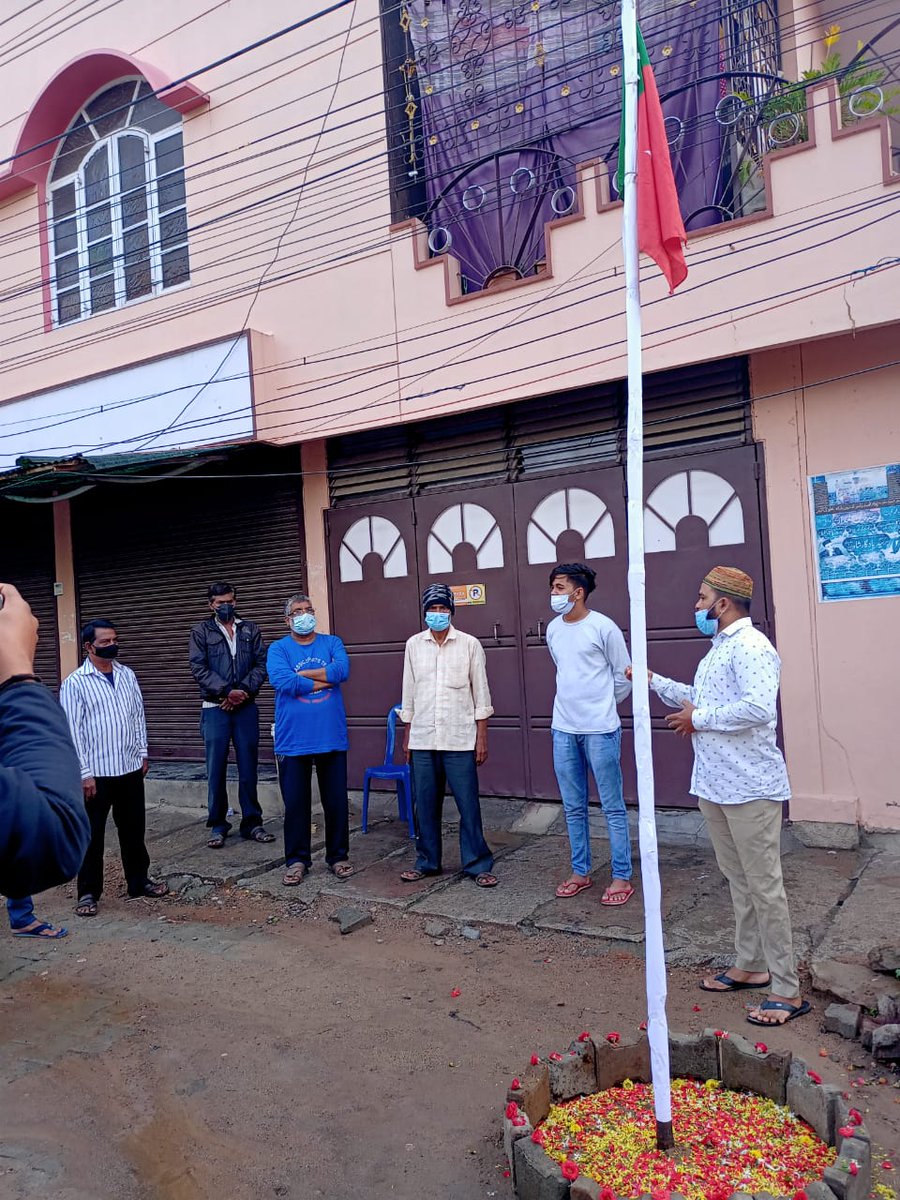 SDPIshimogga's tweet photo. ಶಿವಮೊಗ್ಗ ನಗರದ ವಾರ್ಡ್ ನಂ.11 ಹಾಗೂ 12ರ ಟ್ಯಾಂಕ್ ಮೊಹಲ್ಲಾದಲ್ಲಿ ಸೋಶಿಯಲ್ ಡೆಮಾಕ್ರಟಿಕ್ ಪಾರ್ಟಿ ಆಫ್ ಇಂಡಿಯಾ SDPI ಪಕ್ಷದ 12ನೇ ಸಂಸ್ಥಾಪನಾ ದಿನಾಚರಣೆಯ ಅಂಗವಾಗಿ ಧ್ವಜಾರೋಹಣ ಕಾರ್ಯಕ್ರಮ ನೆಡೆಸಲಾಯಿತು.
#SDPIShimoga
#SDPIFormationDay https://t.co/SP5XvCm5rD