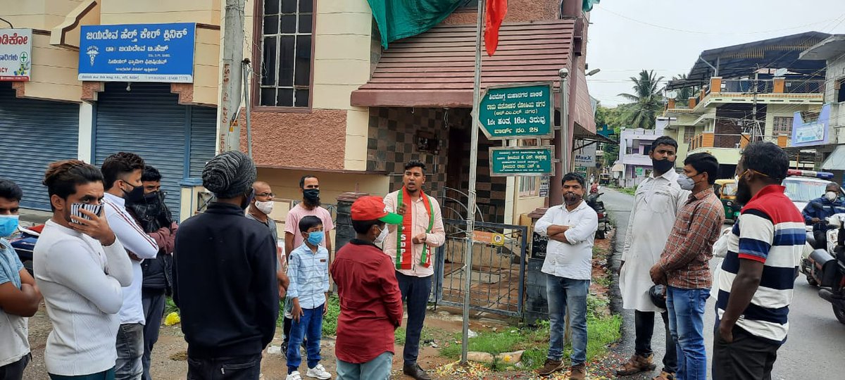 SDPIshimogga's tweet photo. ಶಿವಮೊಗ್ಗ ನಗರದ ವಾರ್ಡ್ ನಂ.28 ಆರ್.ಎಮ್.ಎಲ್.ನಗರದಲ್ಲಿ ಸೋಶಿಯಲ್ ಡೆಮಾಕ್ರಟಿಕ್ ಪಾರ್ಟಿ ಆಫ್ ಇಂಡಿಯಾ SDPI ಪಕ್ಷದ 12ನೇ ಸಂಸ್ಥಾಪನಾ ದಿನಾಚರಣೆಯ ಅಂಗವಾಗಿ ಧ್ವಜಾರೋಹಣ ಕಾರ್ಯಕ್ರಮ ನೆಡೆಸಲಾಯಿತು.
#SDPIShimoga
#SDPIFormationDay https://t.co/yooEltibI7
