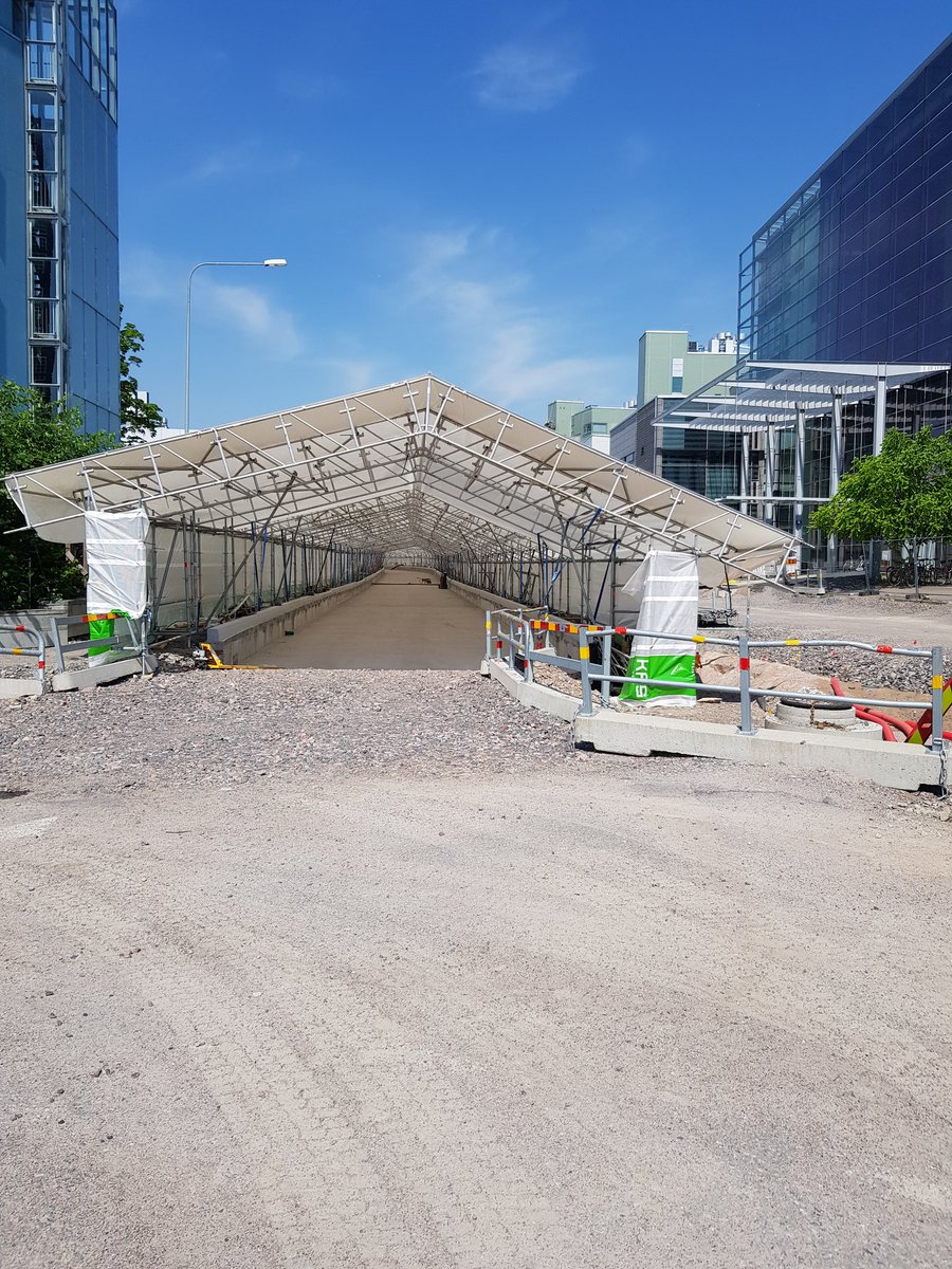 JYK_Viikki's tweet photo. Good afternoon from the #viikkicampus #Biocenter #Viikinkaari @helsinkiuni lightrail @raidejokeri construction site in Monday afternoon https://t.co/ATofPFl5sU