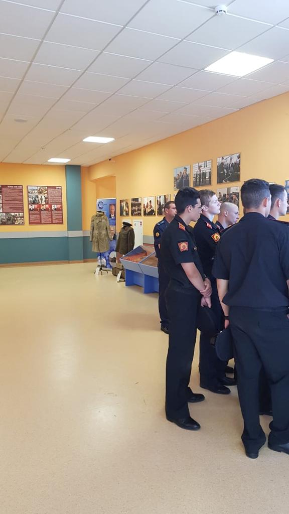 18 июня в Тульском суворовском училище открылась выставка поисковиков. Организатором выставки выступило Тульское РО "Союз машиностроителей России" совместно с поисковым отрядом "Славный". В день открытия ее посетили 160 курсантов Суворовского училища.
#СоюзМаш #СоюзМашТула