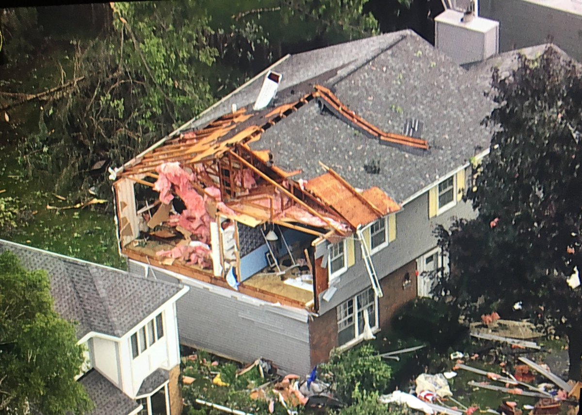 JHudsontraffic's tweet photo. #Naperville - more destruction from last night’s storm. This is the neighborhood near Ranchview &amp; Princeton Circle. Naperville officials say 130 homes were damaged. https://t.co/EKTmIQYH51
