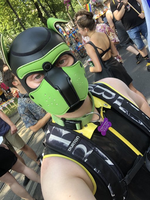 1 pic. ? A really hot Vienna pride with @PupKami & @pup_fetch | But it was awesome ? ?? https://t.co