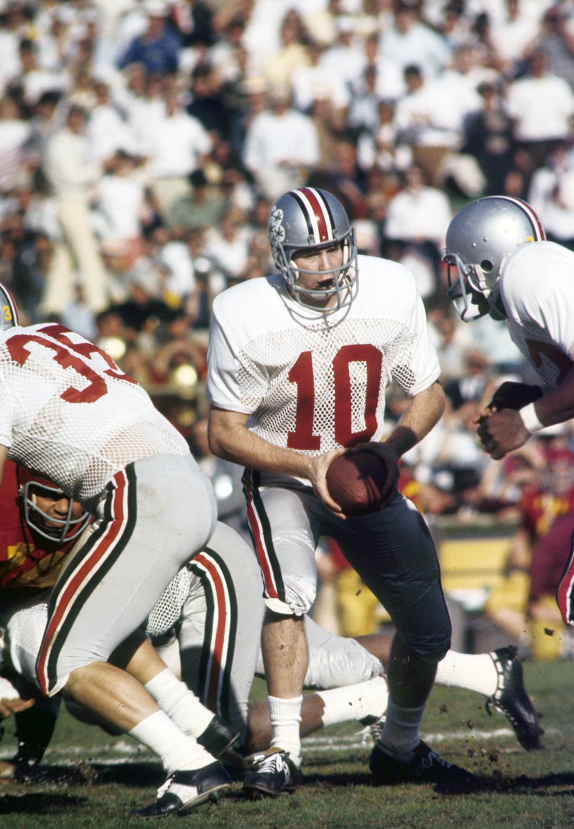 CFBHome's tweet photo. 6️⃣8���⃣ days until #CFB returns
Let's go back to the 1968 season's major bowl games

Rose Bowl: #1 OSU beats #2 USC 27-16

Orange: #3 PSU beats #6 Kansas 15-14

Cotton: #5 Texas beats #8 Tennessee 36-13

Sugar: #9 Arkansas beats #4 UGA 16-2 https://t.co/uHw5kht8Ge