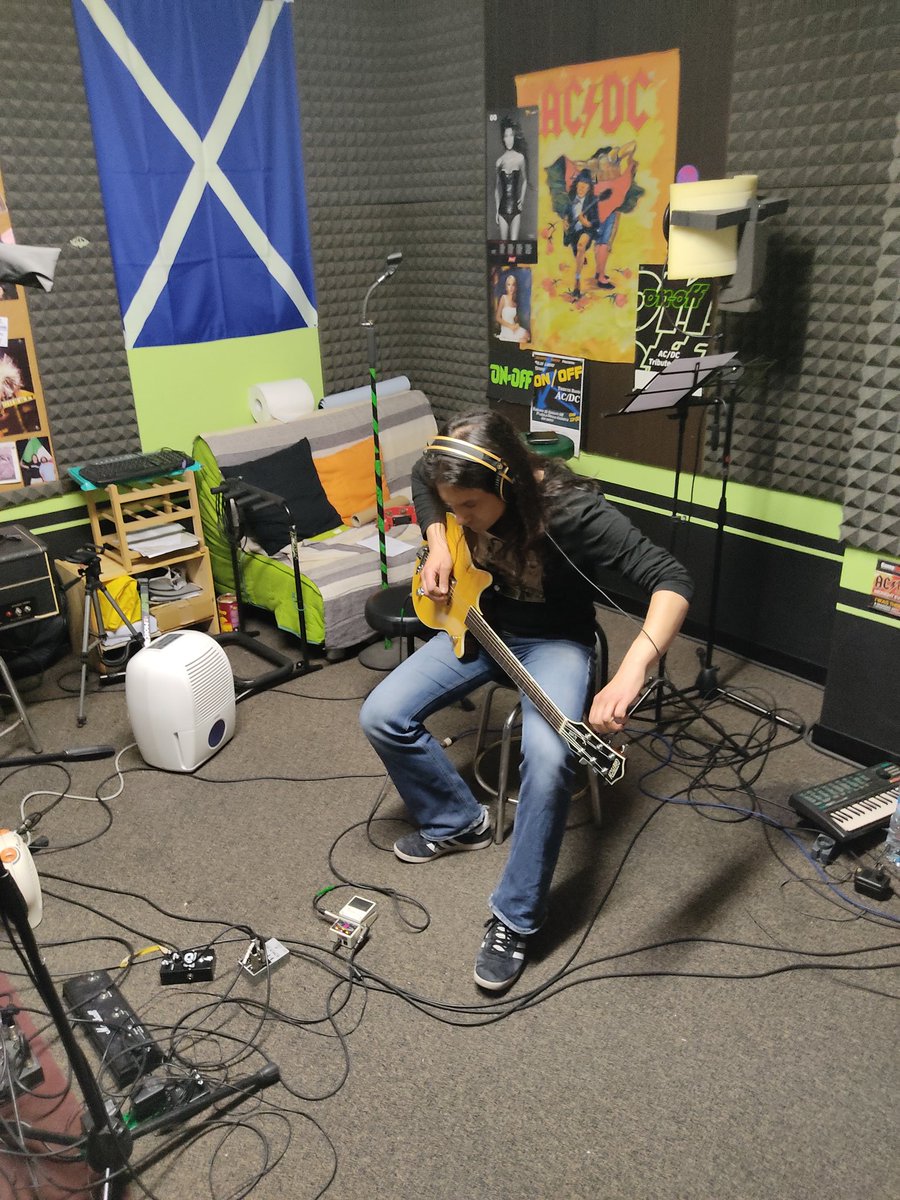 ONOFFband's tweet photo. Working with GRETSCH!!! 😈
#ONOFFband #onoffrockitaly https://t.co/eI8CuENr4h