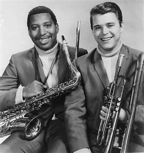Charley58115169's tweet photo. 2016 6/21 Trumpeter #WayneJackson, who formed the #MemphisHorns duo with saxophonist #AndrewLove, died at the age of 74. Jackson and Love played together on 52 No.1 songs. @elise_flowers https://t.co/tsdO4aYrSI