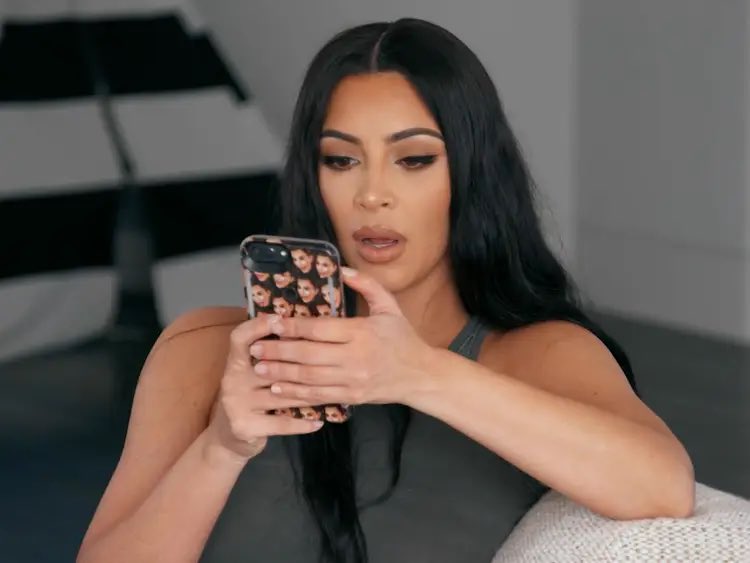 brookwys's tweet photo. me reading through all the funny love island tweets every advert break #LoveIsland https://t.co/UB8TEPrqem